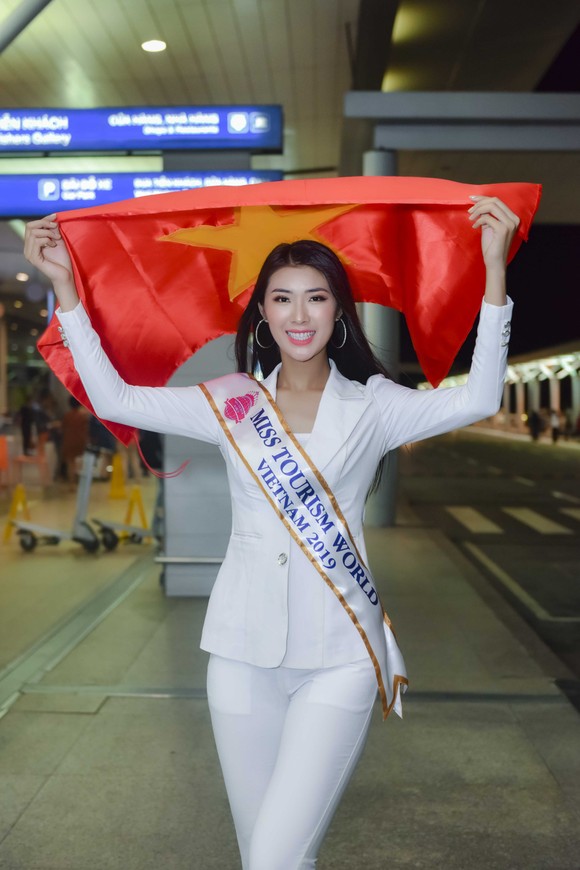  Nữ cử nhân bóng chuyền đại diện Việt Nam thi Miss Tourism World 2019  ảnh 1