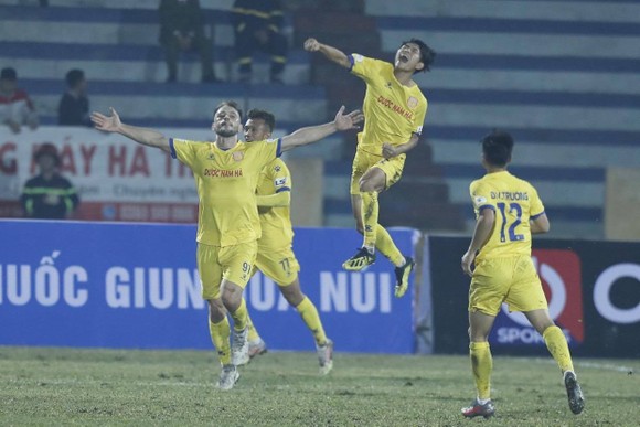 Khai màn V.League 2021: Chiến thắng “sốc” của đội nhà Nam Định trước Hà Nội ảnh 5