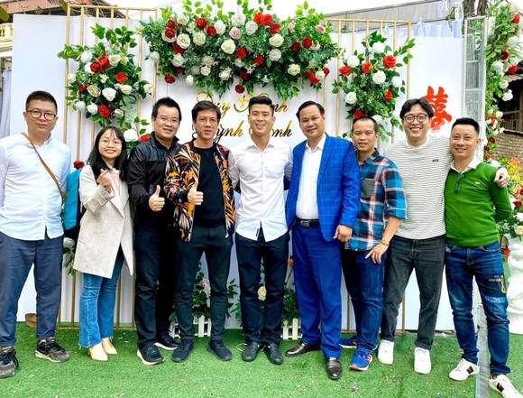 Dàn tuyển thủ Việt Nam ‘trẩy hội’ đi ăn cưới Duy Mạnh  ảnh 2