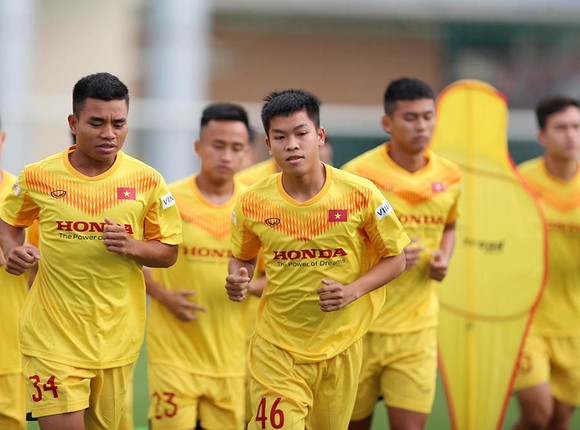 Hồ Thanh Minh: chàng dân tộc Tà Ôi từ chối cơ hội vào Công an để theo bóng đá ảnh 1