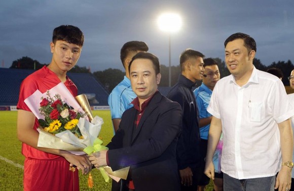 Thua ngược ở trận đầu tiên tại bảng "tử thần", thầy trò Huỳnh Kesley gặp khó ảnh 1