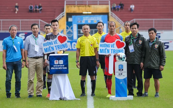 Tại buổi quyên góp trước trận đấu trên sân Tự Do, đội Huế đã ủng hộ 20 triệu đồng theo lời kêu gọi của VPF để hướng đến các nạn nhân bị lũ lụt