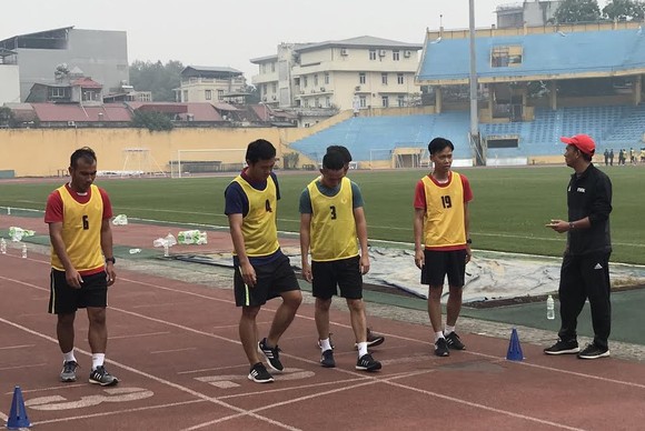 75/76 trọng tài vượt qua kiểm tra thể lực ảnh 1