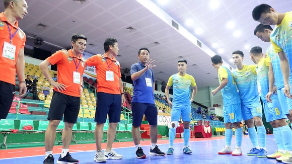 HLV Đặng Đình Khang chia tay Futsal Khánh Hòa ảnh 1