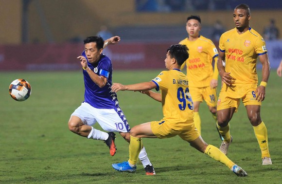 Văn Quyết vẫn đang là "ngòi nổ" của Hà Nội FC