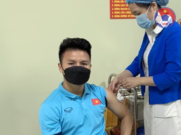 Hoàn thành tiêm mũi 2 vaccine phòng Covid-19, Đội tuyển Việt Nam chỉ còn chờ ngày sang UAE ảnh 1