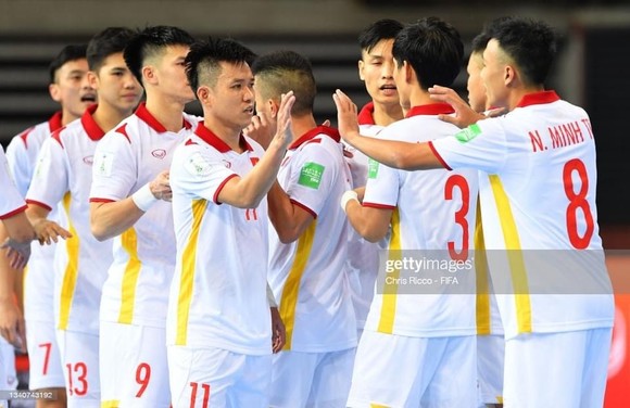 Các cựu tuyển thủ futsal Việt Nam lên tinh thần đàn em ảnh 1