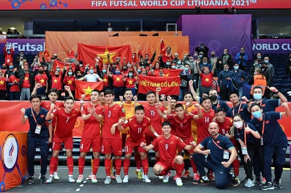 Đội tuyển futsal Việt Nam về nước, khép lại kỳ futsal World Cup 2021 thành công ảnh 1