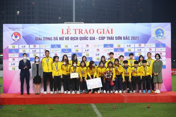 TPHCM thắng lớn ở giải bóng đá nữ VĐQG 2021 ảnh 10