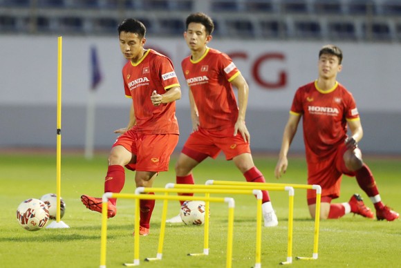 HLV Park Hang-seo chốt danh sách 30 cầu thủ sang Singapore ảnh 1