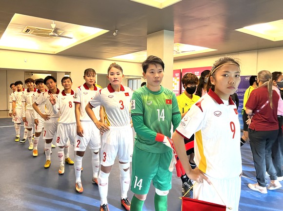 Huỳnh Như và các đồng đội có 90 phút đầy cống hiến trong cuộc so tài với Hàn Quốc