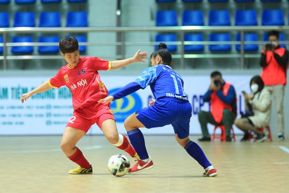 Tuyết Dung ghi bàn ở giải futsal nữ VĐQG 2022 ảnh 1