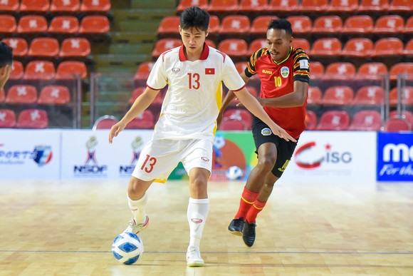 Việt Nam giành chiến thắng 7 bàn trước Timor Lester để tạm chiếm ưu thế trong cuộc tranh đua ngôi đầu bảng với Myanmar