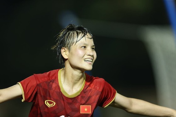 Thái Thị Thảo ghi bàn mở tỷ số trong trận Việt Nam thắng Philippines ở SEA Games 30