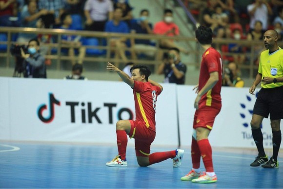 Thịnh Phát lập hattrick, đội tuyển futsal Việt Nam vươn lên dẫn đầu ảnh 1