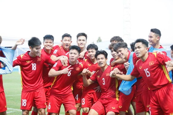Niềm vui của các cầu thủ Việt Nam sau khi cầm chân các nhà ĐKVĐ Hàn Quốc