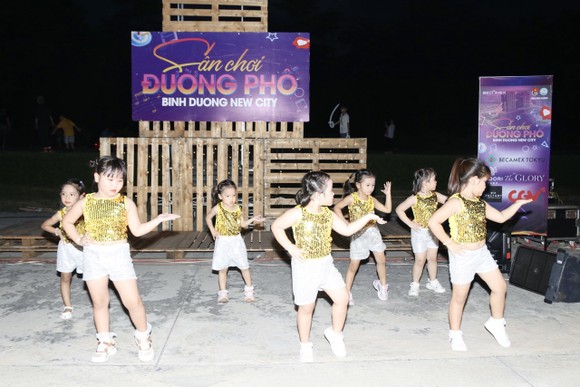 Vòng loại thứ 2 “Liên hoan các nhóm nhảy” tại sân chơi đường phố - Binh Duong New City ảnh 1