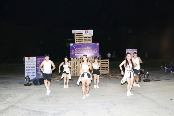 Vòng loại thứ 2 “Liên hoan các nhóm nhảy” tại sân chơi đường phố - Binh Duong New City ảnh 2