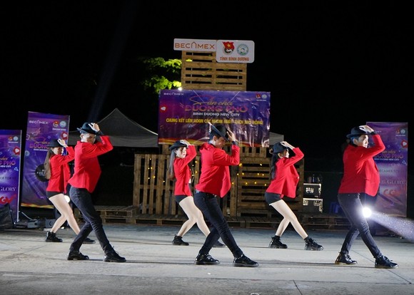 Đêm chung kết ấn tượng của ‘Liên hoan các nhóm nhảy’ tại sân chơi đường phố Binh Duong New City ảnh 5