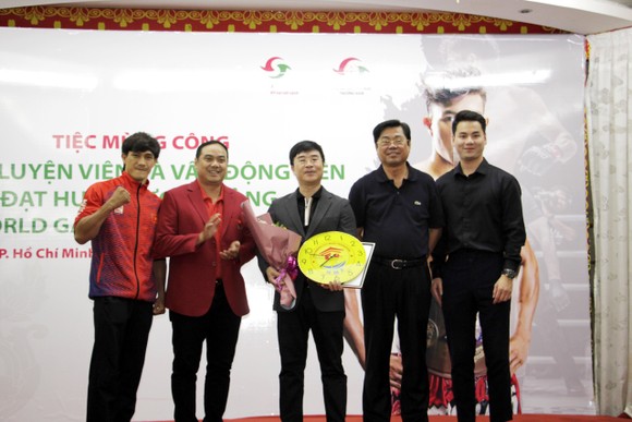 Thầy trò VĐV Nguyễn Trần Duy Nhất được khen thưởng ảnh 2