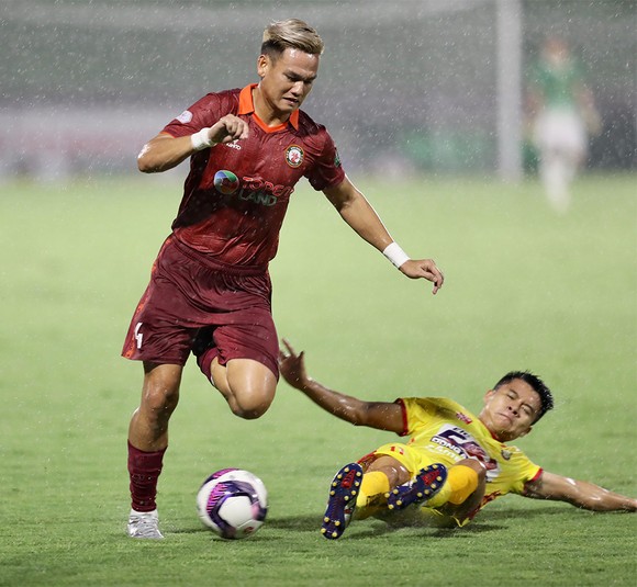 Trận lượt đi Bình Định thắng 2-1 trên sân Quy Nhơn 