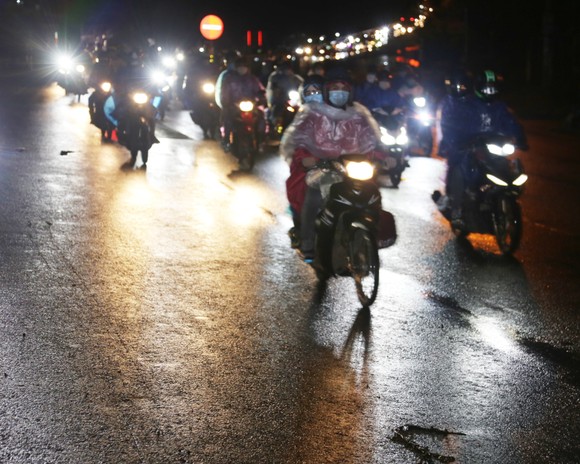 Đồng Nai hộ tống 900 công nhân đi xe máy về Đắk Lắk ảnh 3
