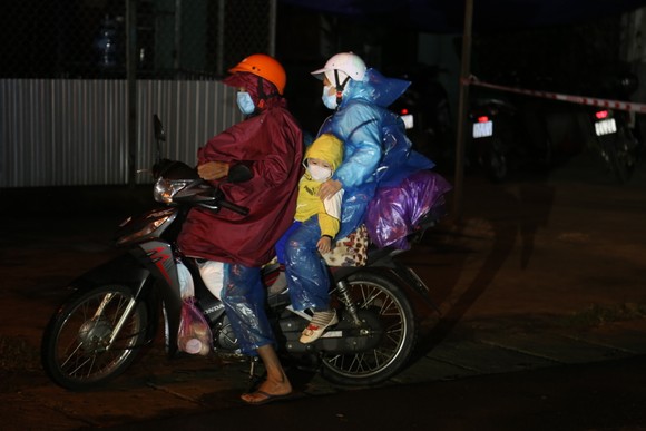 Đồng Nai hộ tống 900 công nhân đi xe máy về Đắk Lắk ảnh 7