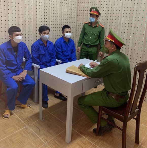 Con nợ thuê người bắt cóc chủ nợ, đánh đập ép ký giấy đã nhận tiền ảnh 1