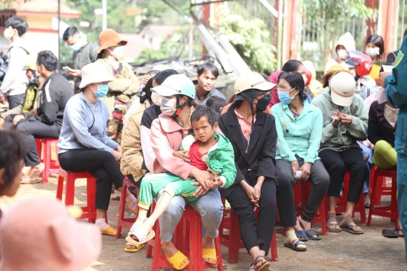 Khám bệnh, phát thuốc miễn phí cho người dân nghèo vùng biên giới Đắk Nông ảnh 9