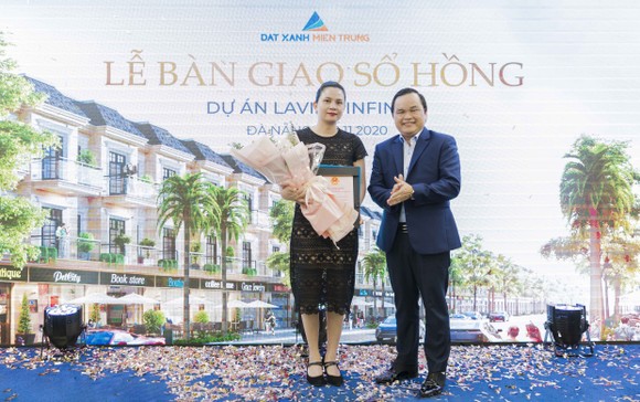 Trao sổ hồng cho cư dân 200 căn shophouse hạng sang ven hồ tại Đà Nẵng ảnh 3