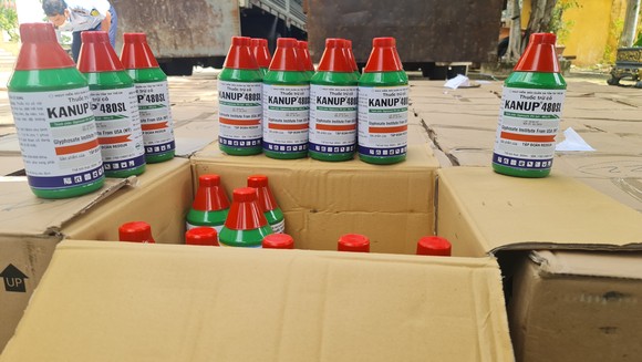 Phát hiện vụ vận chuyển 2.000 chai thuốc bảo vệ thực vật có chứa chất cấm ảnh 5