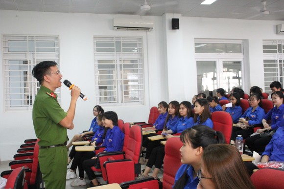 Thành Đoàn Đà Nẵng tuyên truyền gần 200 sinh viên tại các trường đại học, cao đẳng
