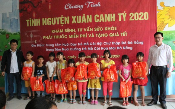 Tổ chức tư vấn, khám chữa bệnh, cấp phát thuốc miễn phí cho trẻ em mồ côi tại TP Đà Nẵng ảnh 5