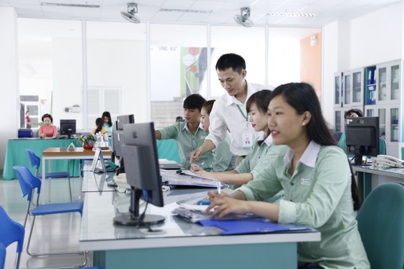 Sinh viên học online, một giải pháp ứng dụng thông tin kịp thời của Trường Đại học Đông Á