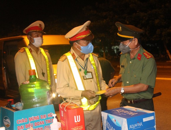 Hơn 1200 tình nguyện viên Đà Nẵng tham gia phòng, chống dịch Covid-19 ảnh 7