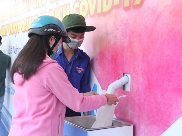 Nhiều trạm ATM gạo phục vụ miễn phí cho người dân khó khăn tại Đà Nẵng ảnh 3