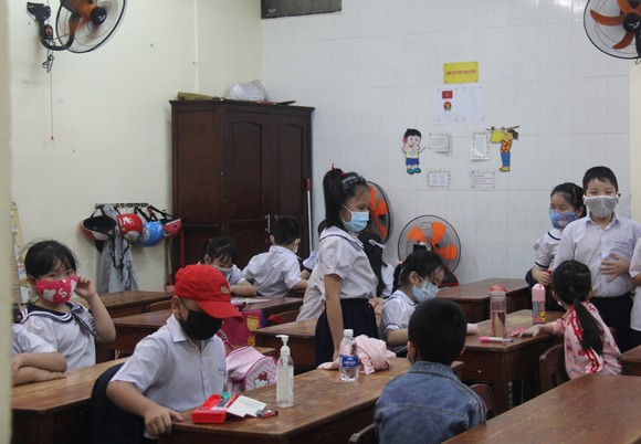Đà Nẵng: Hơn 2.600 học sinh vắng mặt trong ngày đầu đi học lại  ảnh 1