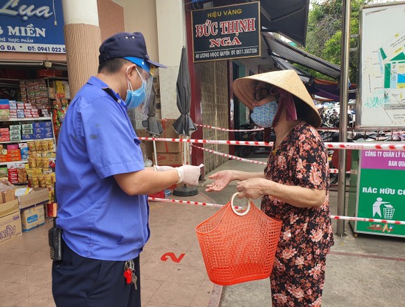 Đà Nẵng: Ngày đầu đi chợ bằng thẻ theo ngày chẵn lẻ ảnh 3