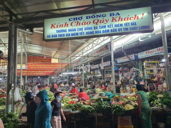 Đà Nẵng: Ngày đầu đi chợ bằng thẻ theo ngày chẵn lẻ ảnh 8