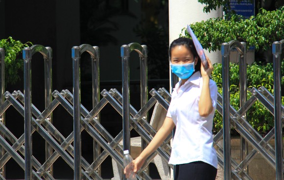 Gần 11.400 thí sinh Đà Nẵng, Quảng Ngãi hoàn thành môn thi đầu tiên kỳ thi tốt nghiệp THPT đợt 2 ảnh 12
