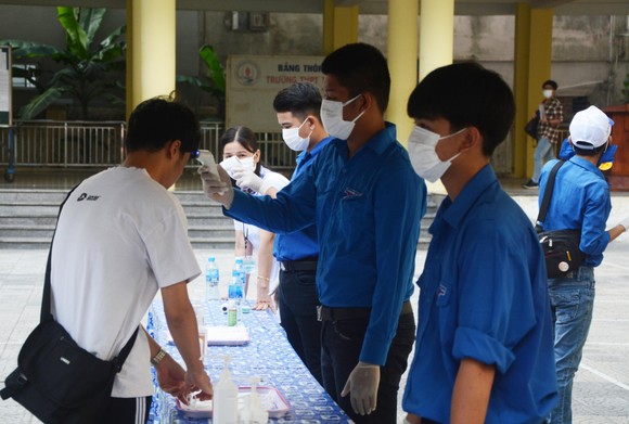 Gần 11.400 thí sinh Đà Nẵng, Quảng Ngãi hoàn thành môn thi đầu tiên kỳ thi tốt nghiệp THPT đợt 2 ảnh 4