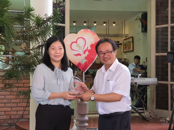 164 triệu đồng ủng hộ học sinh, thầy cô vùng bão lũ Đà Nẵng, Quảng Nam ảnh 2