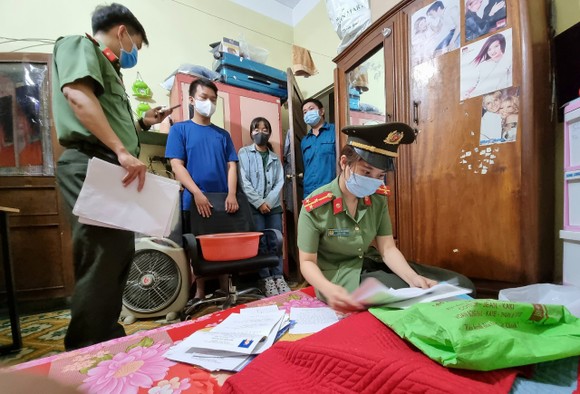 Tiếp tay cho người nhập cảnh trái phép "đội lốt" chuyên gia, một giám đốc bị bắt ảnh 2