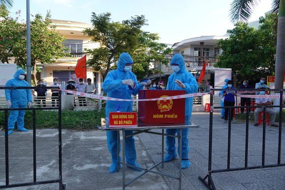 Phường An Hải Bắc (quận Sơn Trà, TP Đà Nẵng) tổ chức diễn tập bầu cử trong tình hình dịch Covid-19 vào chiều 18-5