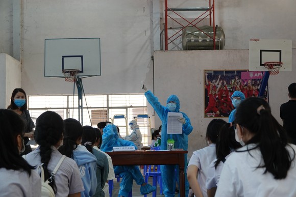 Đà Nẵng: Xét nghiệm SARS-CoV-2 cho hơn 14.000 thí sinh tham dự kỳ thi tuyển sinh lớp 10 ảnh 5