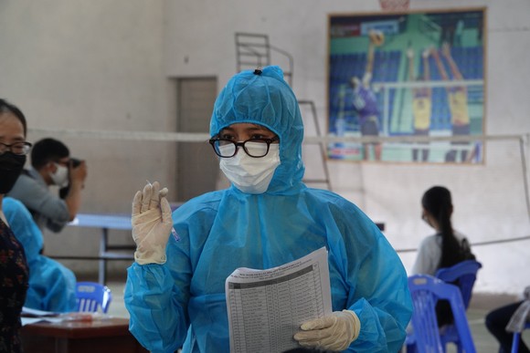 Đà Nẵng: Xét nghiệm SARS-CoV-2 cho hơn 14.000 thí sinh tham dự kỳ thi tuyển sinh lớp 10 ảnh 4