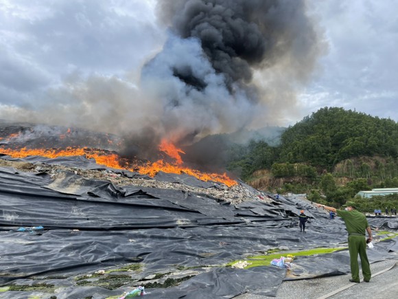Đã xác định nguyên nhân gây cháy tại bãi rác lớn nhất TP Đà Nẵng ảnh 2