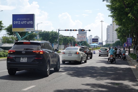Thêm 10 ngày 'ai ở đâu thì ở đó': Người Đà Nẵng tay xách nách mang đổi ca làm việc ảnh 6
