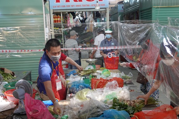 Đà Nẵng: Ngày đầu mở lại một số chợ truyền thống ảnh 7