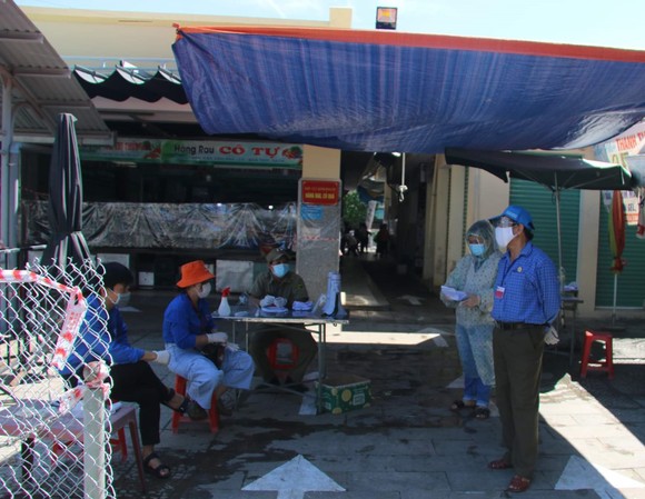 Đà Nẵng: Ngày đầu mở lại một số chợ truyền thống ảnh 4
